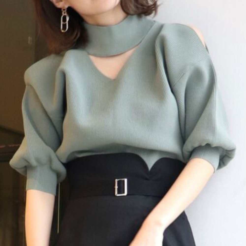 V-neck open shoulder Knit top